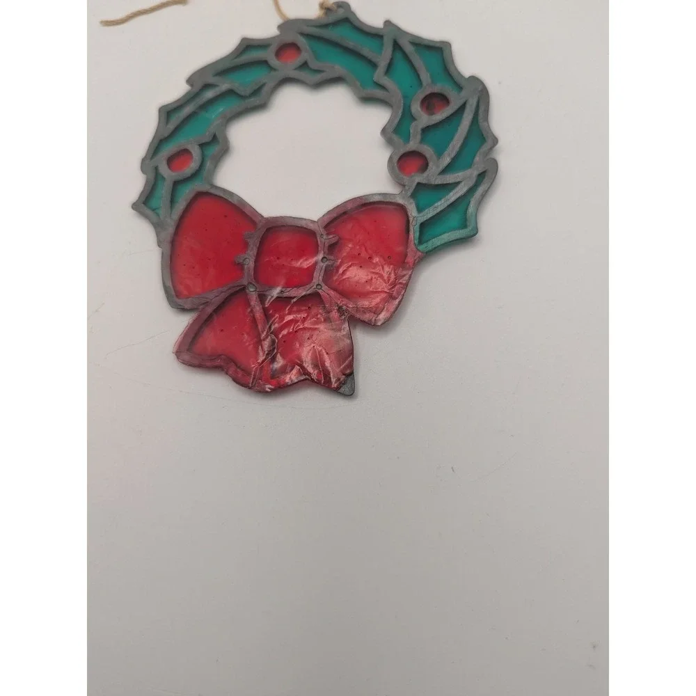 Vtg Stained Glass Look Green Christmas Wreath Ornament Red Bow‎ Holly Berries 4